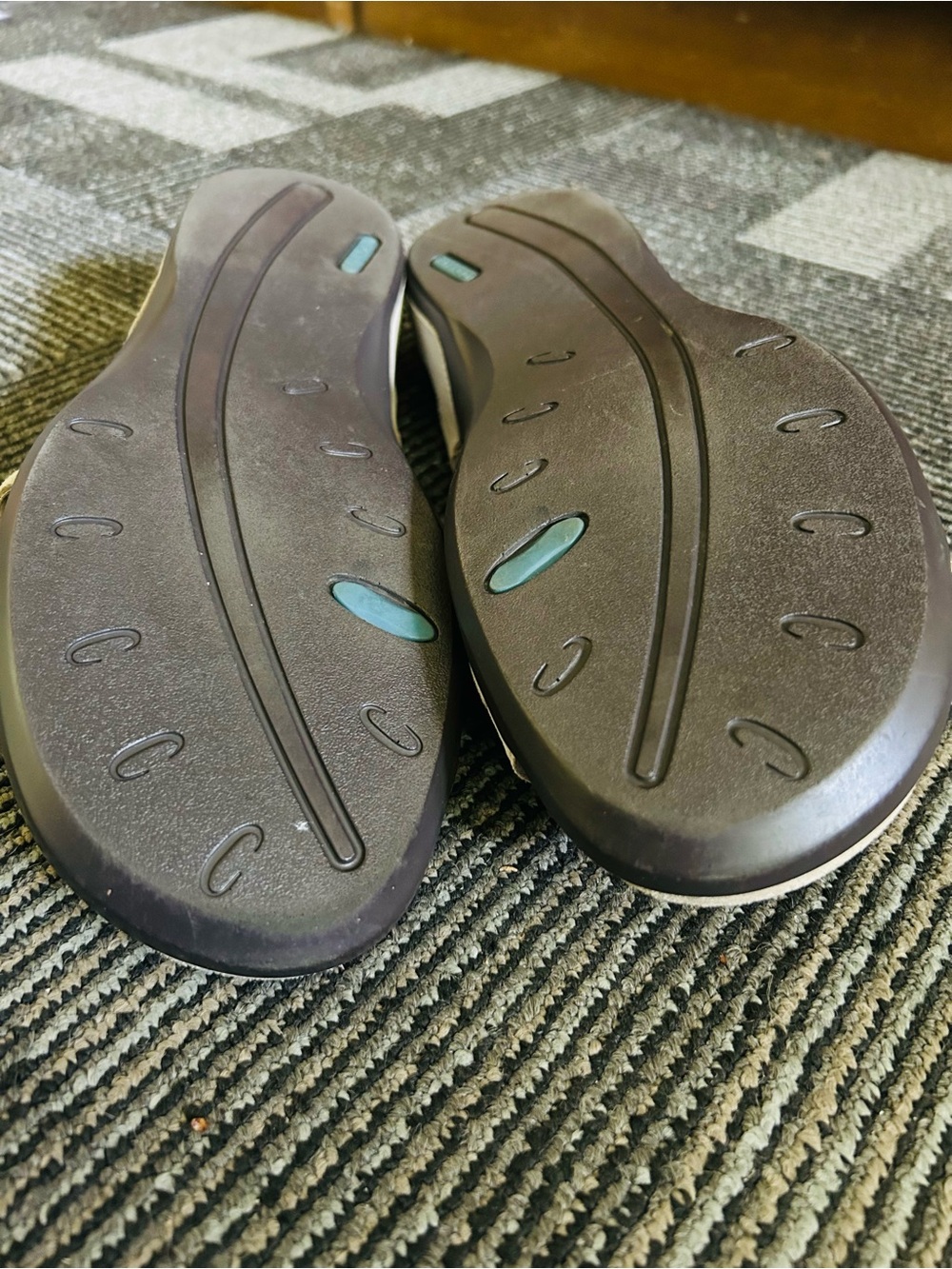 Aravon Beige Metallic Sand Power Comfort 3 Strap Adjustable Sandals 12 D WIDE - Picture 10 of 11
